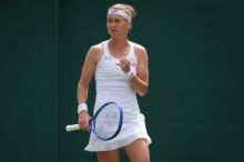 Bouzkové se ve Wimbledonu vybavují hezké vzpomínky, dál si po výhře dává jahody