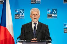 „Bezprecedentní chování,“ řekl Pavel. Od kabinetu nemá mandát na summit, vláda mu osekala i doprovod
