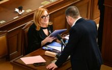 Sněmovna se příští týden sejde mimořádně k EET či státním pojištěncům