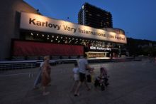 Karlovy Vary zahájí festival dronovou show, jednorázové vstupné bude 140 Kč