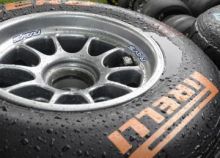 Tykač a Strnad chtějí od Sinochem odkoupit část podílu v Pirelli, uvedl list