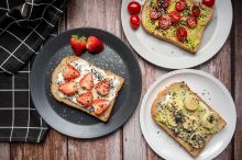 Ovoce na toast, které zdravou snídani povýší na hostinu