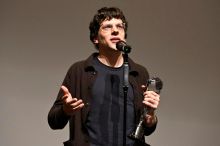 Ocenění ve Varech proložil vtipem. Jesse Eisenberg prozradil i nové občanství