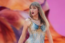 Fanoušci Swiftové kupovali odpadky z okolí arény v New Yorku, kde měla svatbu