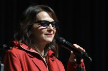 Binocheová na festivalu představila dokument V nás. K jeho vzniku ji postrčil Redford