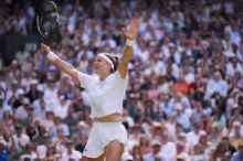 Muchová je ve finále Wimbledonu, Siniaková dohrála ve čtyřhře