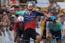 První hromadný spurt letošní Tour vyhrál Kooij, Bittner finišoval šestnáctý
