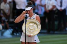 Začalo to smíchem, pak obě Češky rozplakaly Wimbledon. Slzy tekly i Šarapovové s Kvitovou