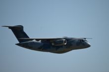 Zůna: Nový letoun Embraer armádě umožní přepravu techniky i tankování za letu
