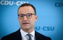 Předseda poslanecké frakce CDU/CSU rezignoval kvůli kauze s náhradní matkou