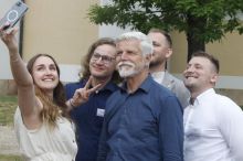 Prezident pozval do Lán mladé i z ANO, SPD a Motoristů. Někteří se vůči němu „odvázali“