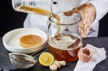 „Kombucha není zázračný nápoj,“ říká její výrobce Ondřej Šustr. Prospět může hlavně jako kvalitní alternativa