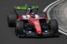 Úvodní tréninky v Maďarsku patřily Ferrari, o výhry se dělili Leclerc a Hamilton