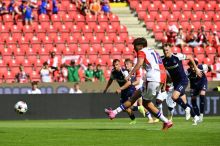 Dvě červené a šest gólů. Slavia v divokém zápase zničila Slovácko