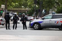Muž v Paříži pobodal tři ženy, zadržel ho policista v civilu