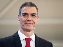 Ceuta se ocitla v chaosu po invazi migrantů, ale premiér Sánchez doporučuje Španělům svůj letní playlist