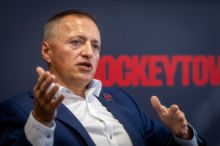 Extraligové kluby odmítly Dědkovu nabídku, práva budou prodávat v balíčcích