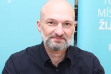 Profesionální vyjednavač Adam Dolník ví, kdy mlčet. Jedna věta může celý konflikt zbytečně zničit