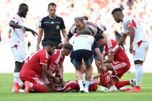 Hvězda Bayernu vyděsila spoluhráče a fanoušky. Ve vedru na hřišti zkolabovala