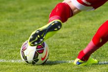 Šílené video z USA: Masakr na školním fotbale. Mladík brutálně zmlátil soupeře