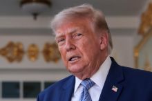 Trump pohrozil bombardováním Ománu, pokud se ohledně Íránu postaví do cesty USA