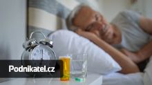 I v důchodu můžete skončit na nemocenské. Platí pro vás ale zvláštní pravidla