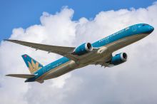 Peklo v Boeingu nad Mnichovem. Cestující si museli zout boty a schoulit se