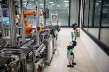 Úspěšná operace, ale i útok na dítě. Roboti se vyvíjí, stále ale chybují