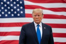 Trumpova asistentka se stala předmětem sporu. Jejich vztah vyvolal otázky