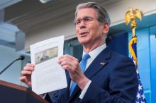 Dluh USA poprvé překonal 40 bilionů dolarů. Odborníci varují před krizí