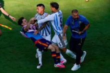 Paredes si za potyčku po finále MS nezahraje 10 zápasů, Argentina dostala pokutu