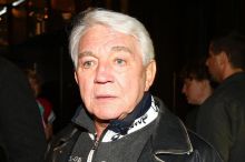 Konečně může důstojně odpočívat. Rok po smrti se Jiří Krampol dočkal nové náhrobní desky