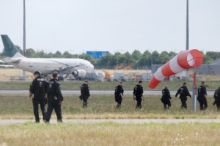 Dronový útok na letišti ukázal, že Německo je ohrožené, uvedl Merz
