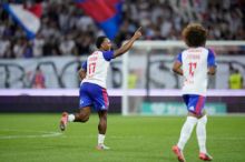 První soupeř Slavie v LM Lens prohrál ve Štrasburku, Lyon se Šulcem remizoval
