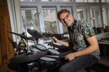 V mládí jsem měl obavu, že mě svět nepřijme, říká spisovatel a režisér Patrik Hartl