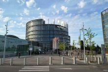 Kdo útočí na demokracii? Europoslanci ukázali na Rusko, Čínu i troly. Chtějí tvrdší postihy