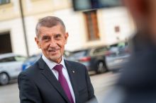Komentář: Babiš mění barvu ze dne na den. Kázáním z Průhonic krmí jen fanoušky