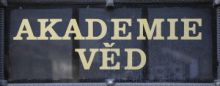 V budově Akademie věd ČR na Národní třídě zasahuje policie