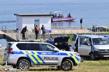Pitva potvrdila, že utonulý v jezeře Most je mladík, po kterém policie pátrala