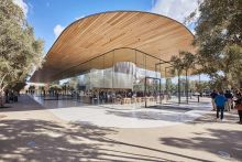 Z návštěvnického centra v Apple Parku zmizela atrakce, která lákala návštěvníky od jeho otevření