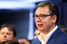 Srbský prezident Vučić rezignoval. Našel cestu, jak zůstat u moci
