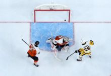Těžký debakl Philadelphie na úvod NHL, Vladař inkasoval sedmkrát