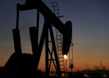Ropa Brent je zpět pod 100 USD za barel, spekuluje se o dalším uvolnění rezerv