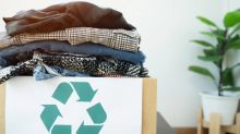 Vyhazujete staré oblečení do popelnice? Pak skončí na skládce. Dejte mu raději druhou šanci