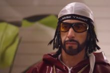 Sacha Baron Cohen v novém filmu opráší postavu rapera. Ali G je zpátky a zase vadí