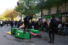 Ve Francii opět protestovali studenti - dva zranily granáty