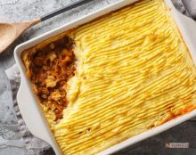 Pastýřský koláč: Mleté hovězí pod bramborovou peřinou, to je snadná večeře i s přílohou