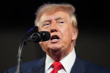 USA posilují na Blízkém východě. Pozemní invaze do Íránu je stále ve hře