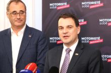 Rozpaky u Motoristů. Macinkova dvojitá kandidatura nevyšla, propadli i další lídři