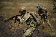 Ukrajina nepřistoupí na omezení armády, ani na neutralitu, řekl Zelenskyj
